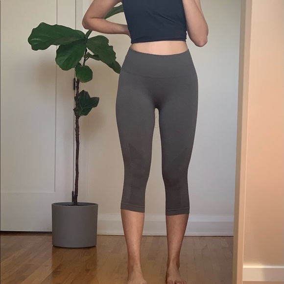 Lululemon in the Flow Crop - Picture 3 of 4